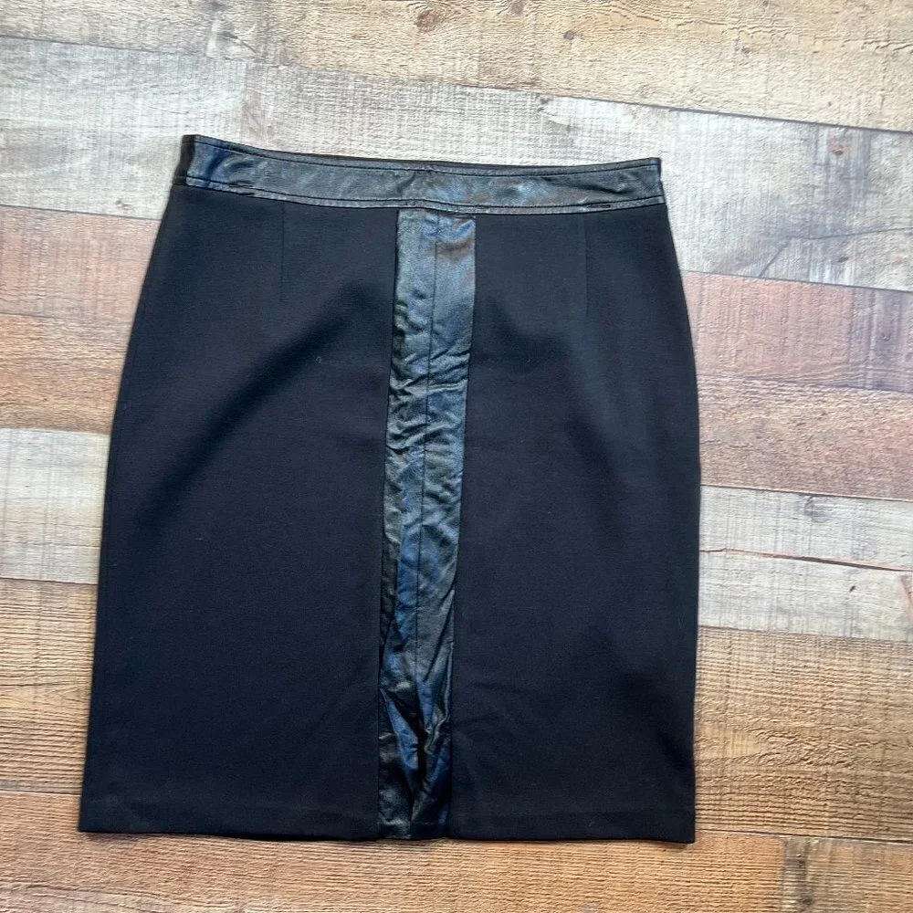 Laundry by Shelli Segal Black Skirt with Faux Leather Trim size 4